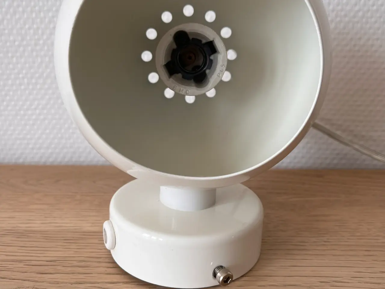 Billede 5 - Hvid retro BALL kuglelampe med magnet