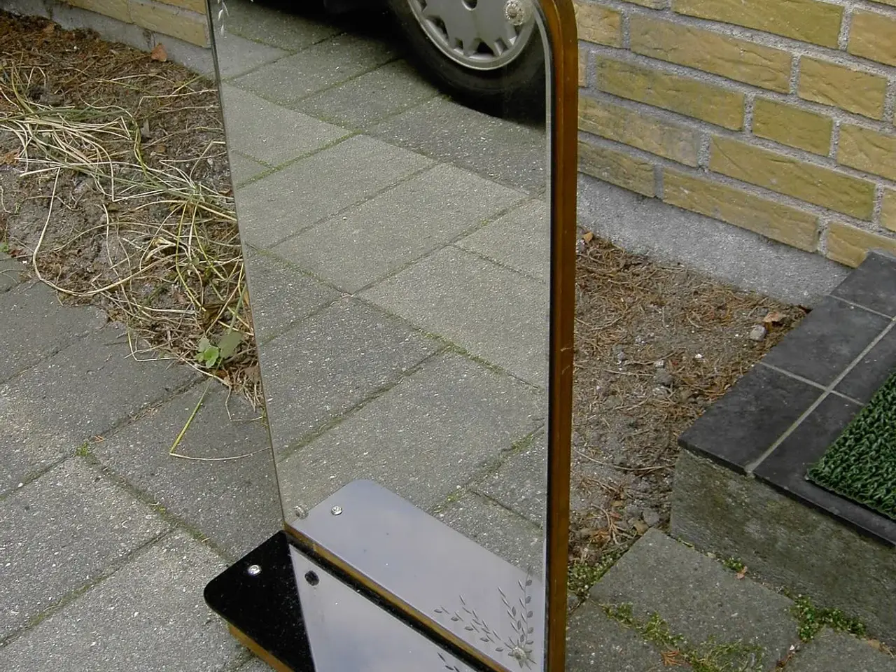 Billede 1 - Spejl med skuffe. Facetslebet glas med ornamenter