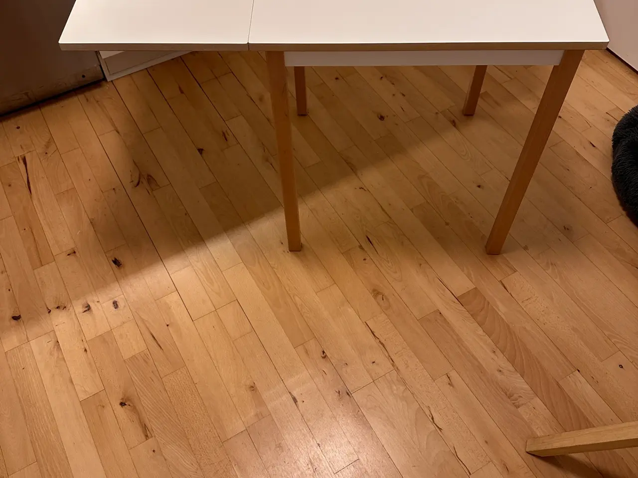 Billede 2 - Klapbord / spisebord – hvid med træben – som nyt