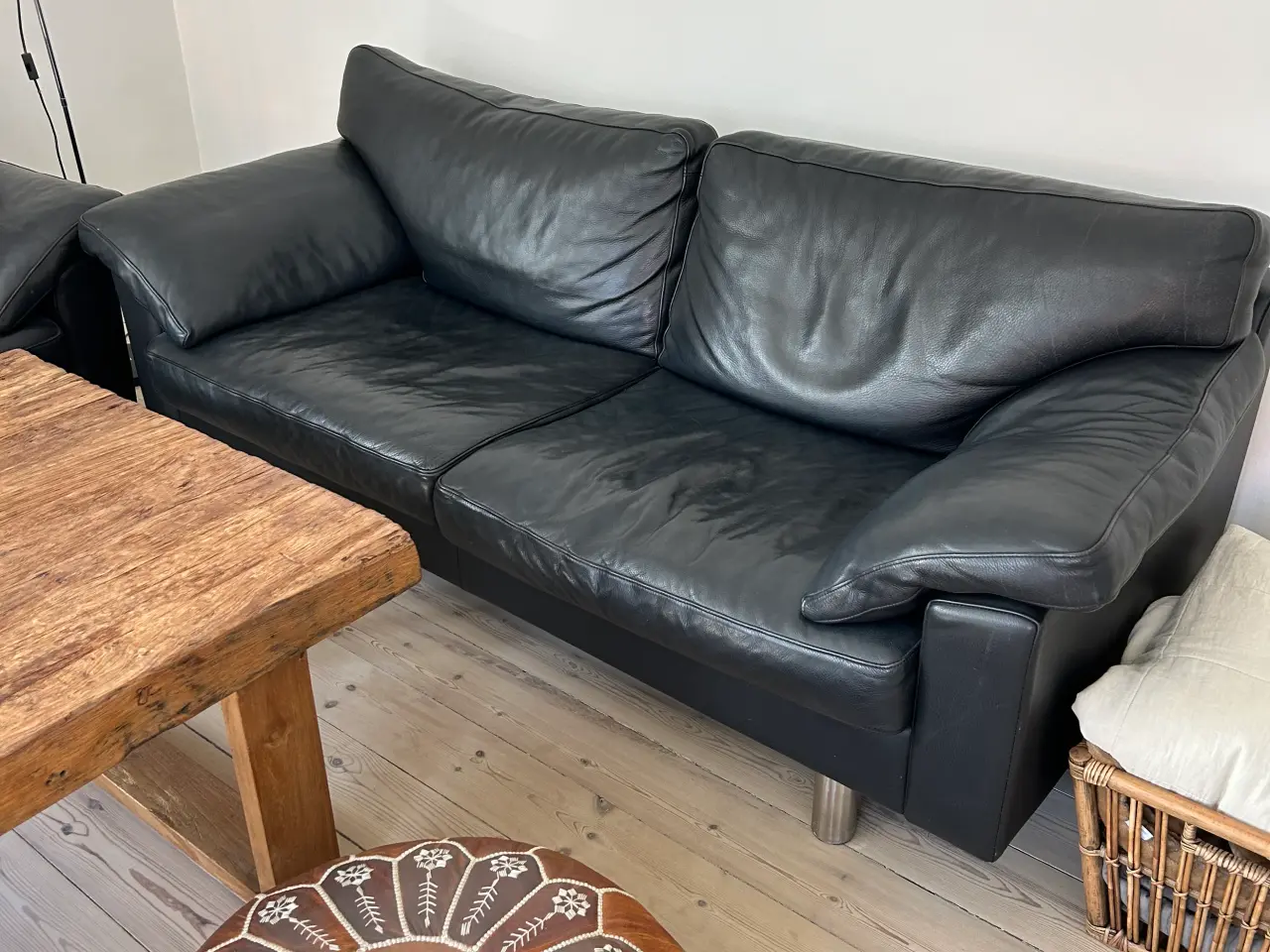 Billede 3 - HJ Møbler sort lædersofa 3 Pers.