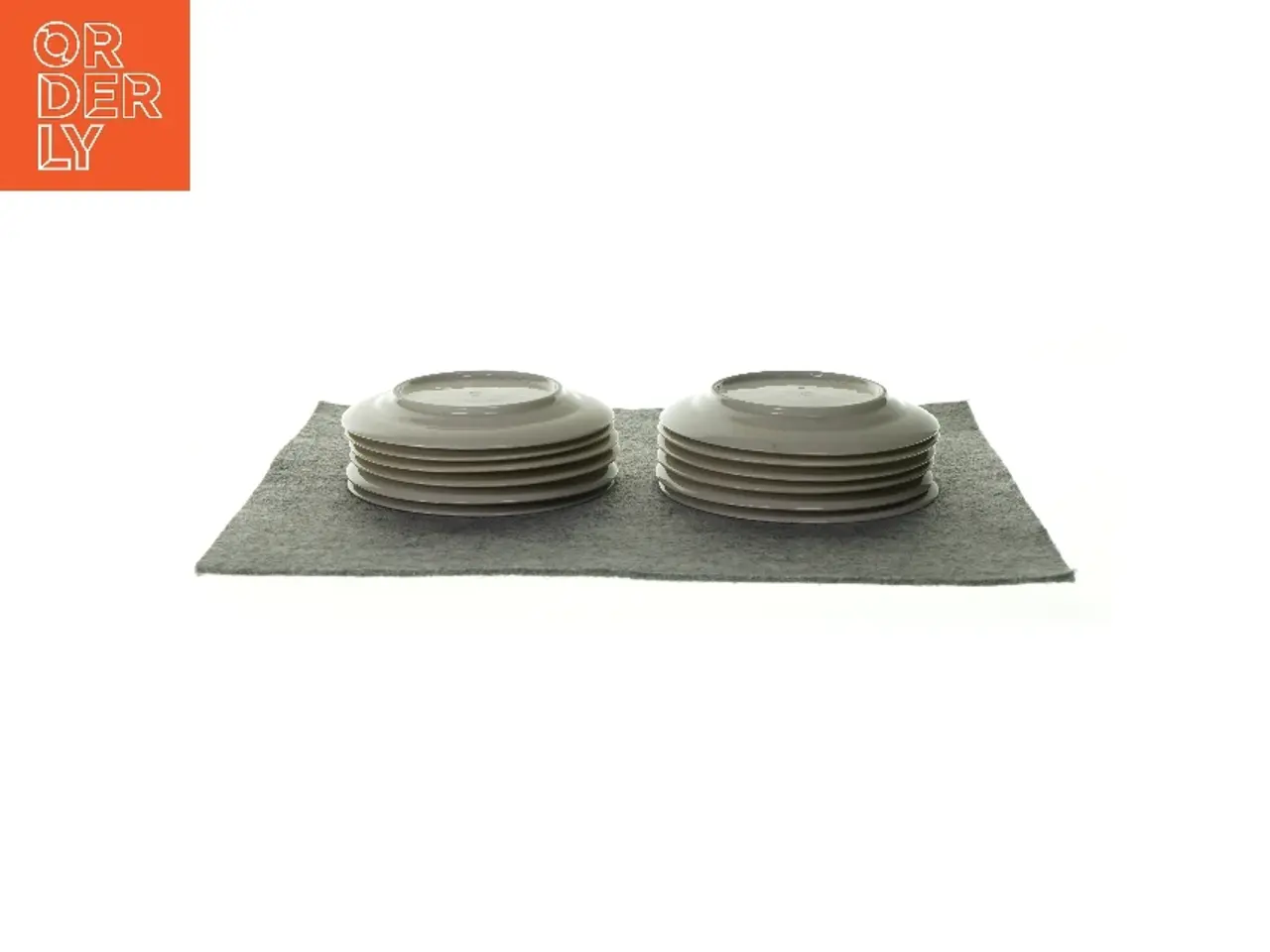 Billede 4 - Tallerkner med mønster (12 stk.) fra Ukendt (str. Ø:16,5cm)