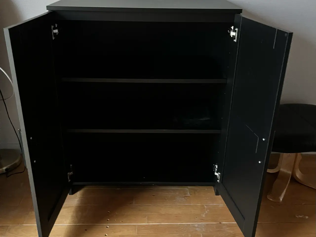 Billede 2 - IKEA BRIMNES skab med låger i sort