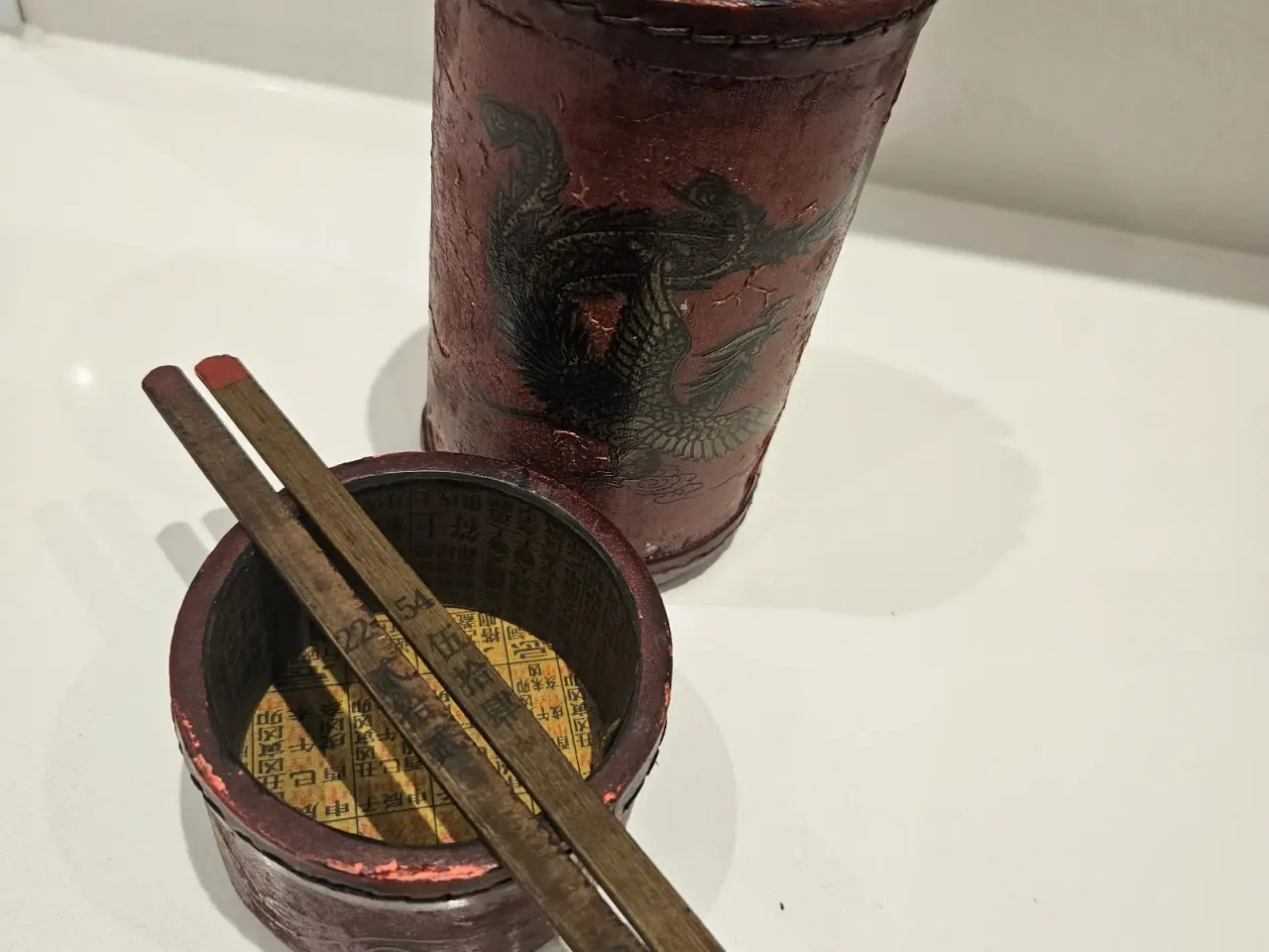 Billede 1 - Vintage Chinese Fortune Sticks – komplet sæt.