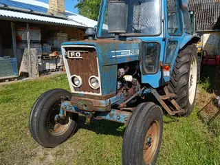 Ford 4600 Traktor med Q hus
