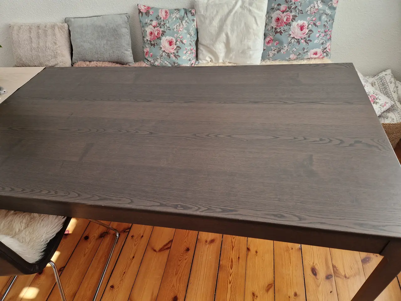Billede 4 - Sort/Brunbejdset flot spisebord