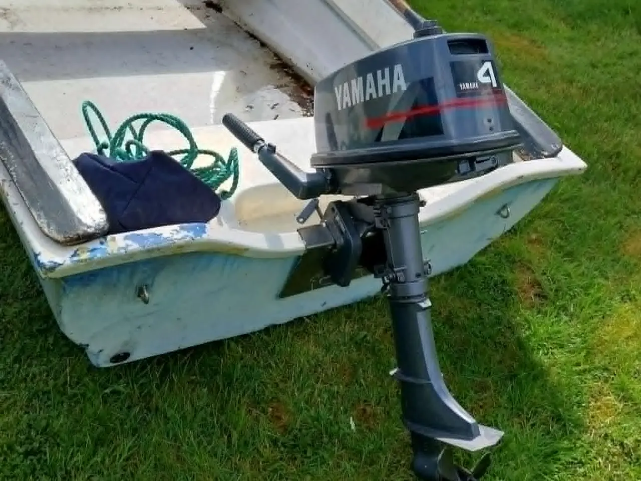 Billede 10 - Jolle med Yamaha 4 hk. Årer mm medfølger