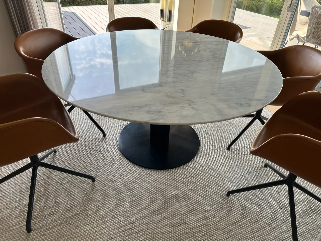 Billede 3 - GUBI 2.0 spisebord,  Ø150 cm – Lys grå marmor – Ny