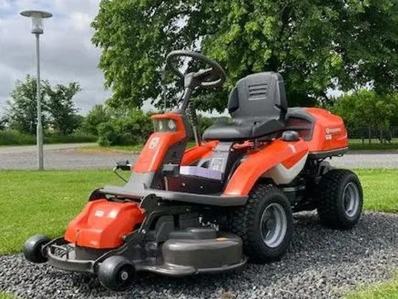 Billede 2 - Husqvarna R 216 T AWD med 103 cm klipper Tilbud