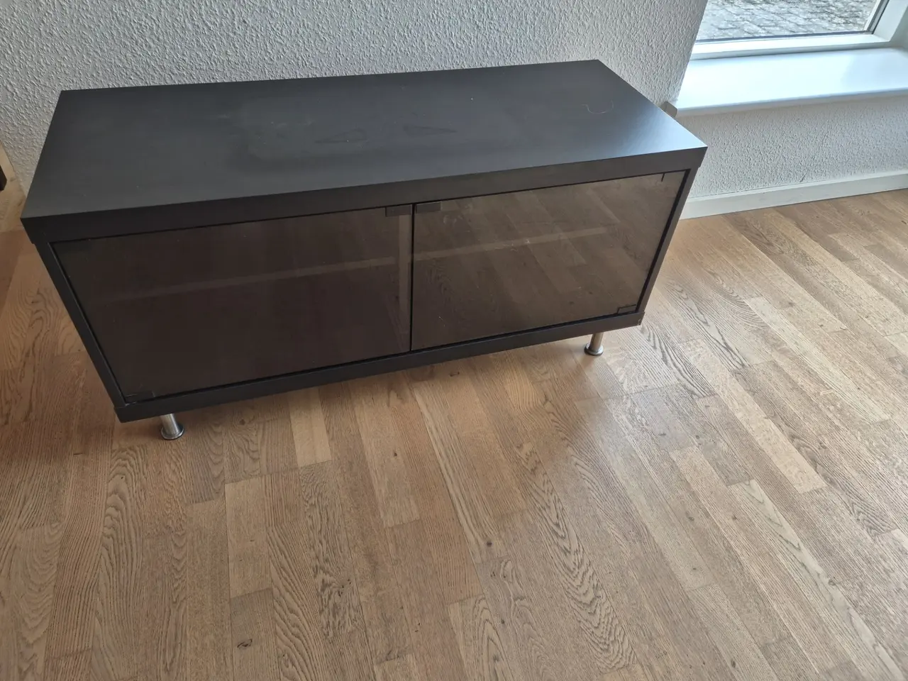 Billede 1 - TV bænk sort med glas låger