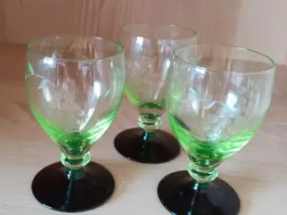 3 grønne hvidvinsglas - vindruer