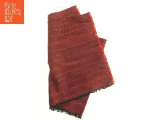 Rødt håndvævet tæppe (str. 122 x 48 cm)