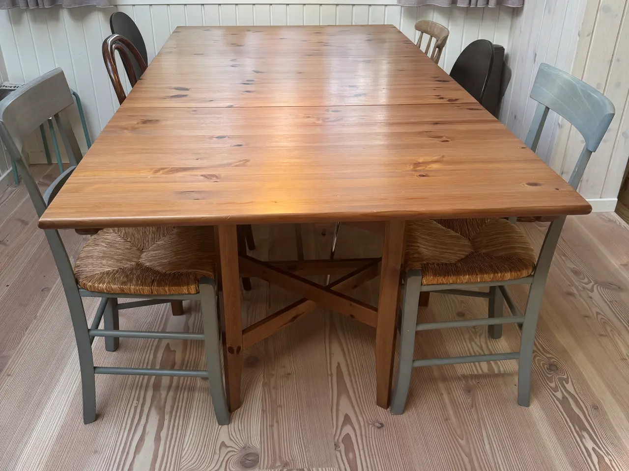 Billede 4 - Funktionelt spisebord i fyr