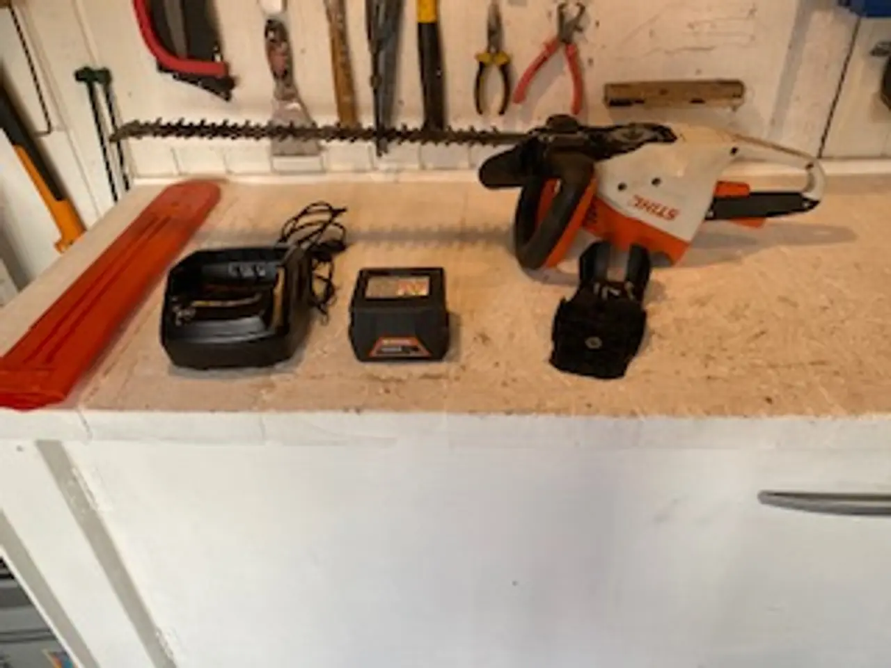 Billede 1 - Oplader og batteri til Stihl HSA 56