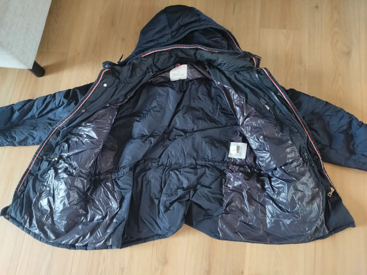 Billede 2 - Moncler vinterjakker lynlås defekt