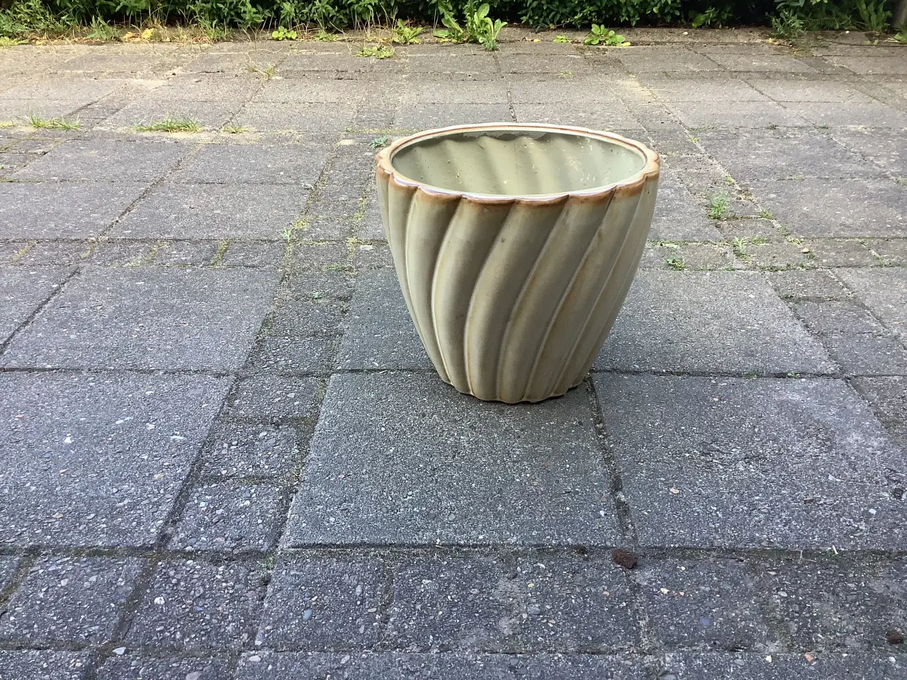 Billede 4 - urtepotter skjuler