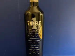 EN FLASKE “EN ENKELT”. 70 CL. 35%.