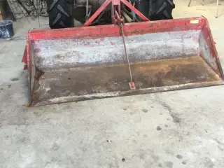 Bagskovl til traktor.
