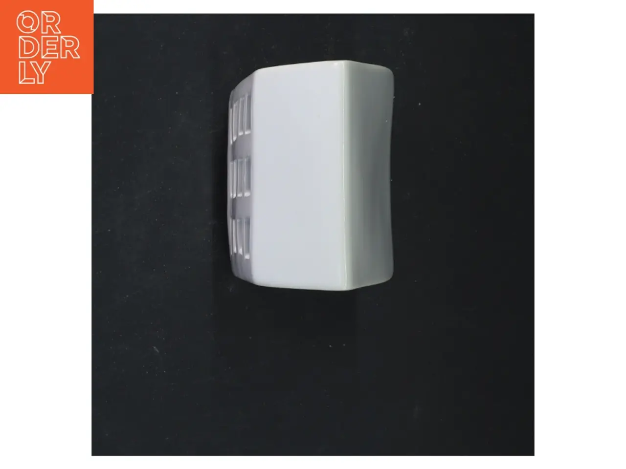 Billede 3 - Keramik lysestage formet som bygning (str. 18x9x6 cm)