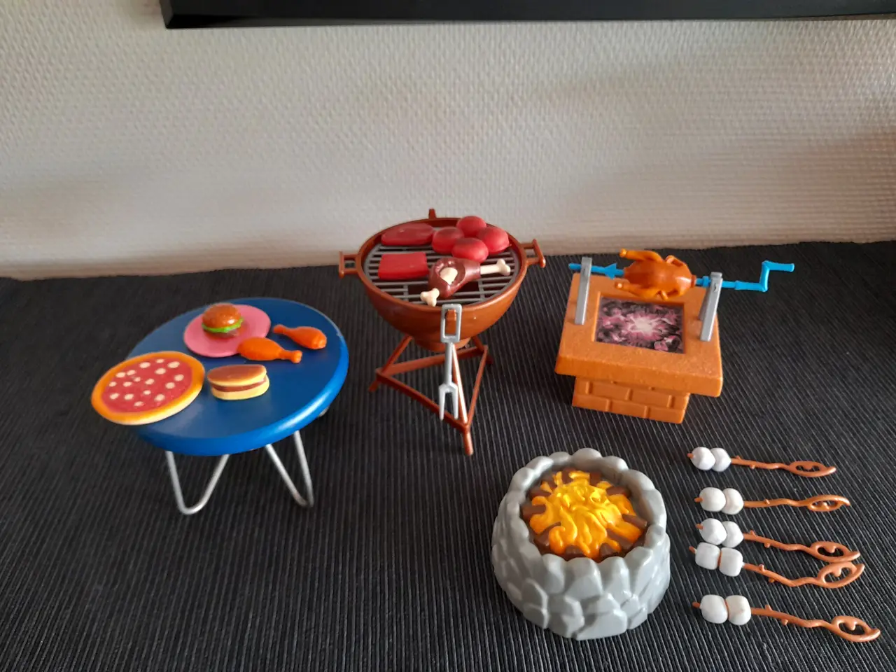 Billede 1 - Barbie barbecuesæt.