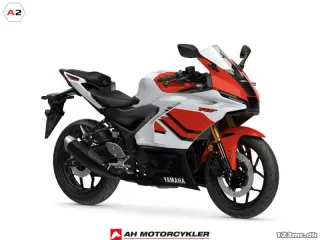 Yamaha YZF R3 Anniversary White
