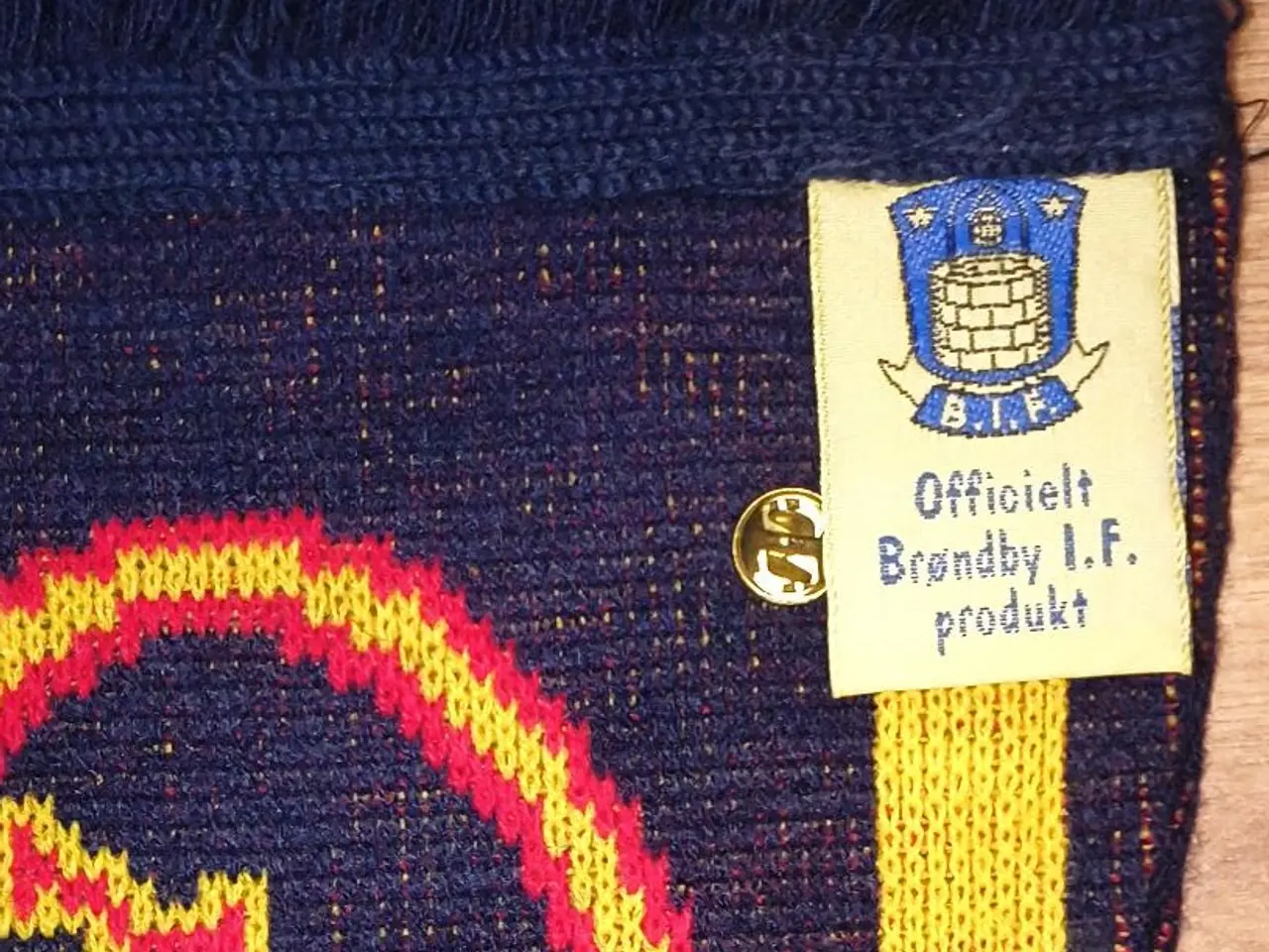 Billede 3 - BRØNDBY IF RETRO HALSTØRKLÆDE, 145 CM