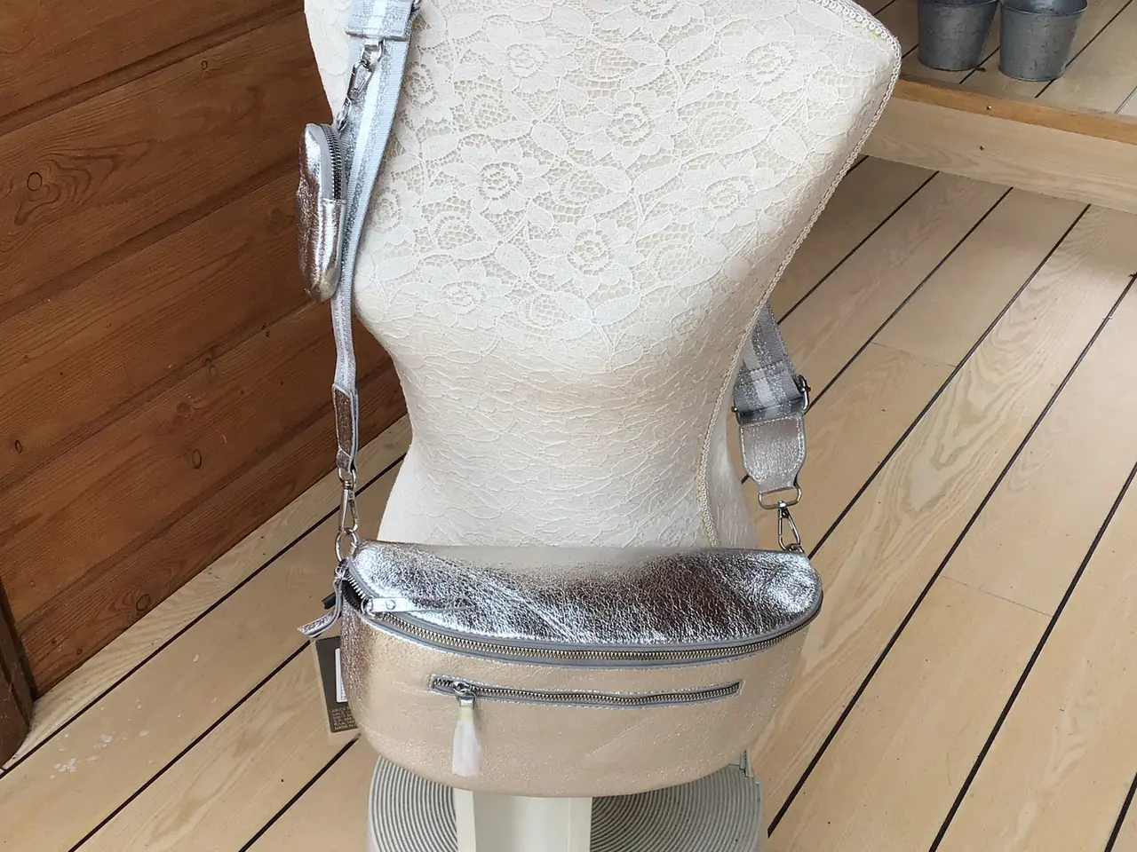 Billede 3 - Flot bumbag i sølvfarvet