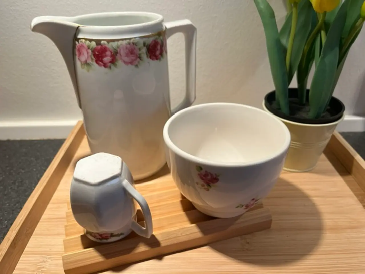 Billede 3 - Romantisk 3-delt vintagesæt i porcelæn med roser