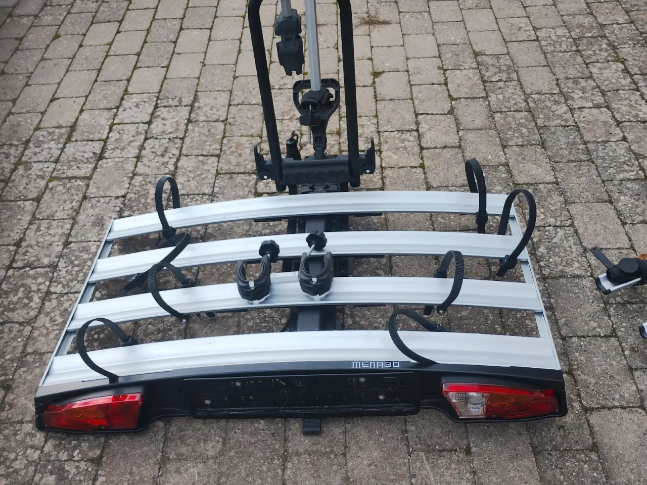 Billede 8 - Cykelholder til 4 cykler samt bagageboks.