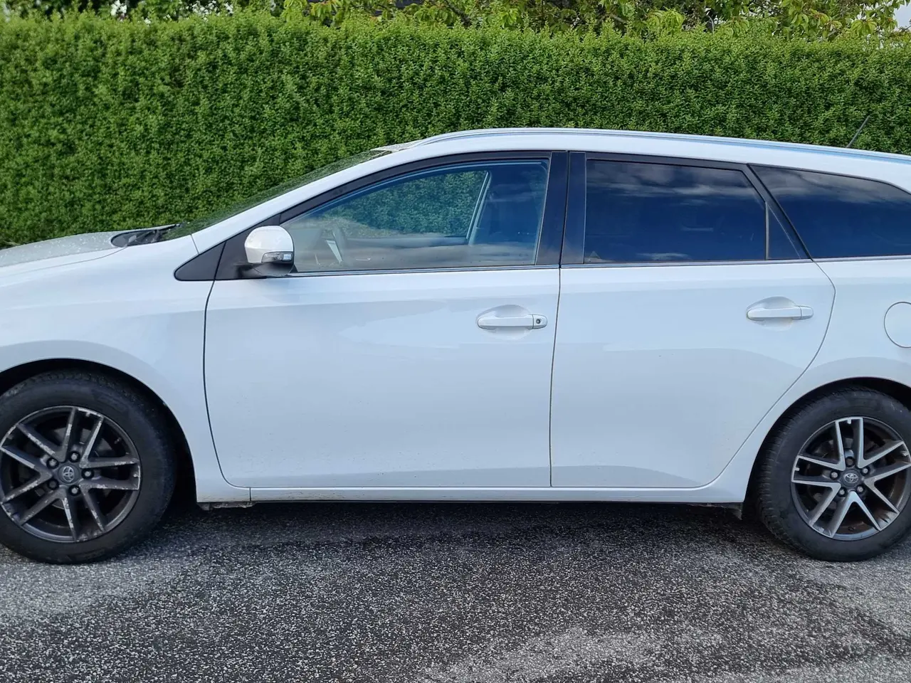 Billede 2 - Toyota Auris 1.6i Sport stationcar