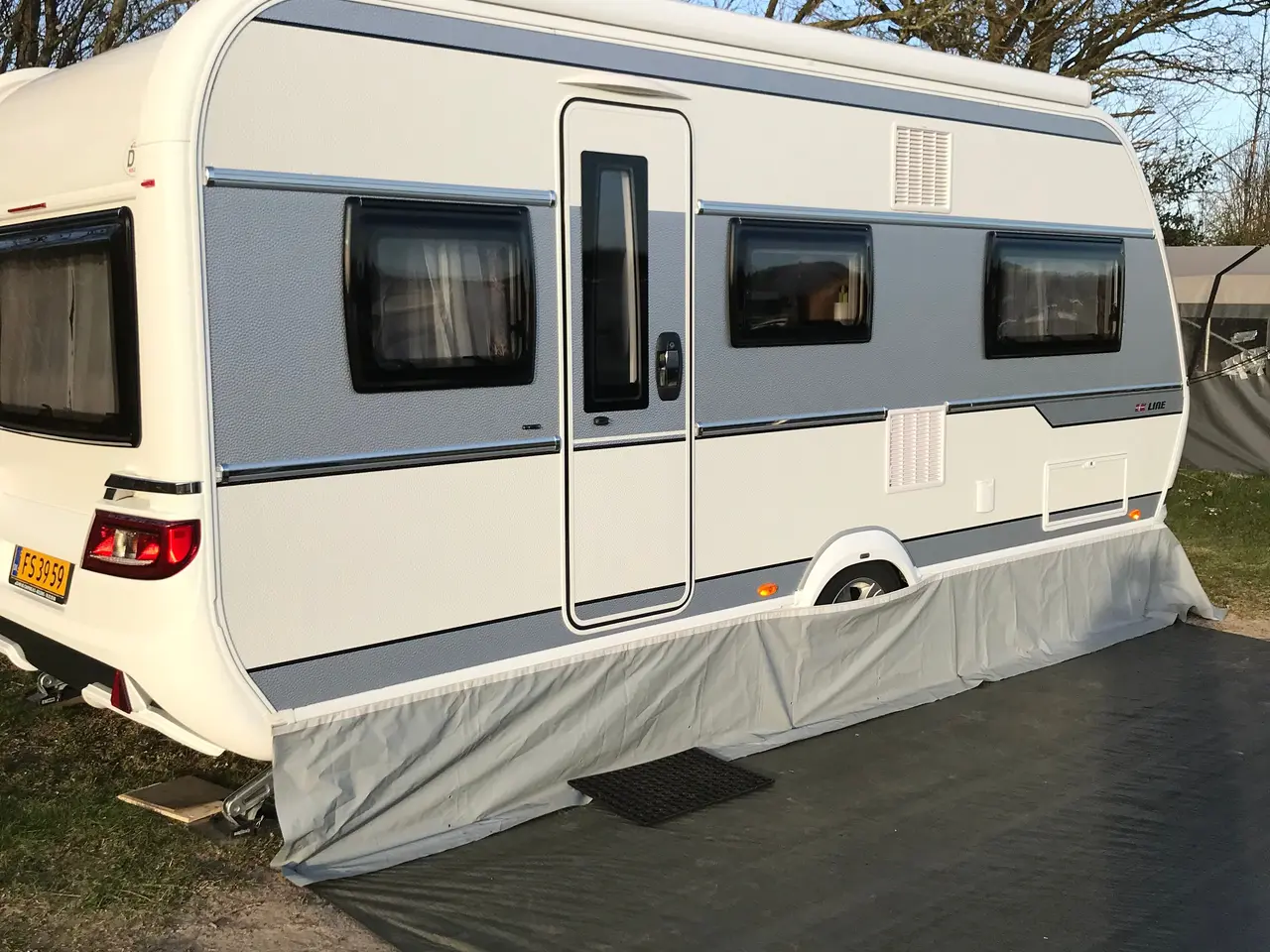 Billede 2 - Campingvogn Hobby UL 495 dk/line