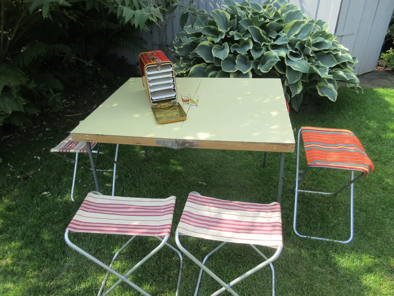 Billede 1 - Retro picnicbord med stole + madkasse ;-)