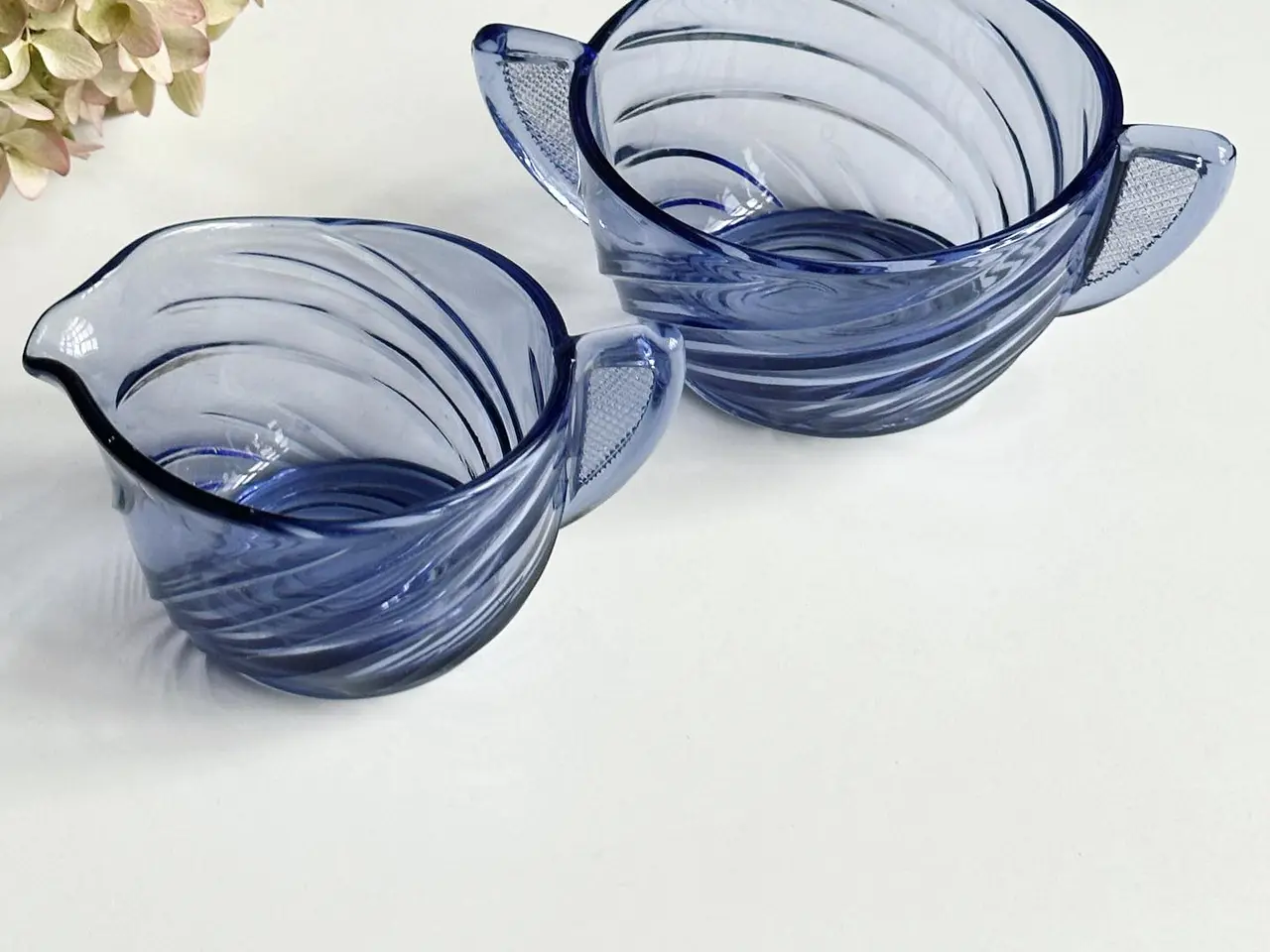 Billede 1 - Lavendelblåt glas, kantet m swirl
