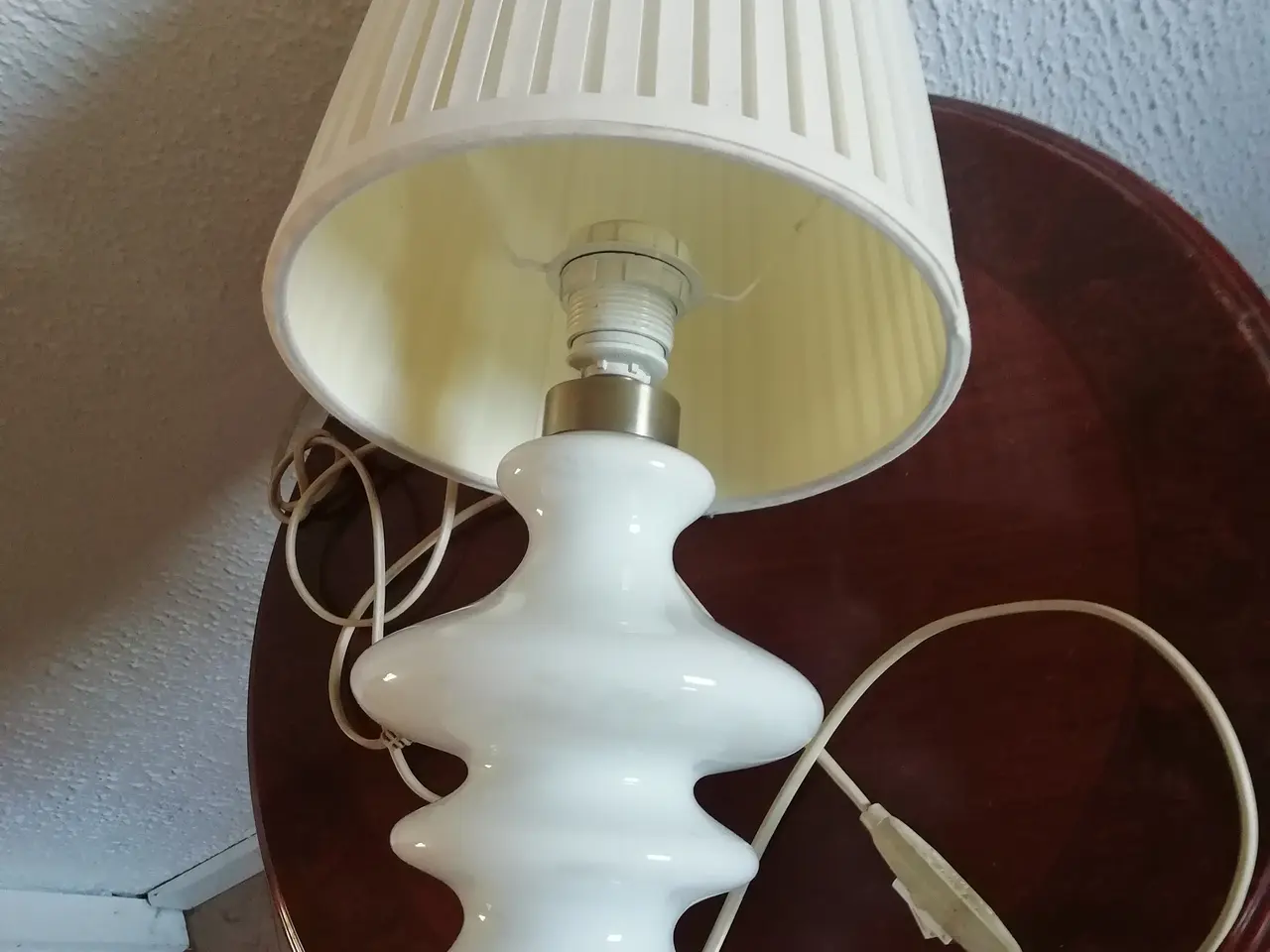 Billede 7 - Hvid elegant bordlampe med skærm
