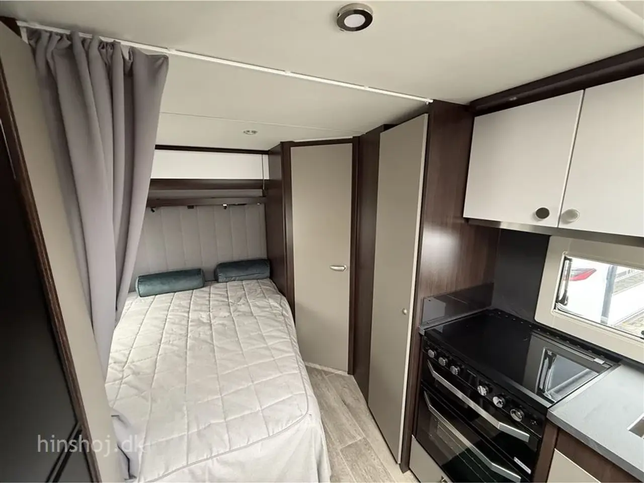 Billede 9 - 2025 - Polar Blueline 520 FD Lækker luksus vintervogn med dobbeltseng, rundsiddegruppe fra Hinshøj Caravan