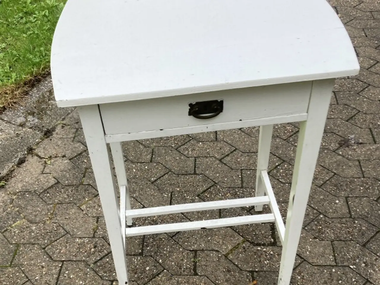 Billede 1 - Høj sidebord med skuffe