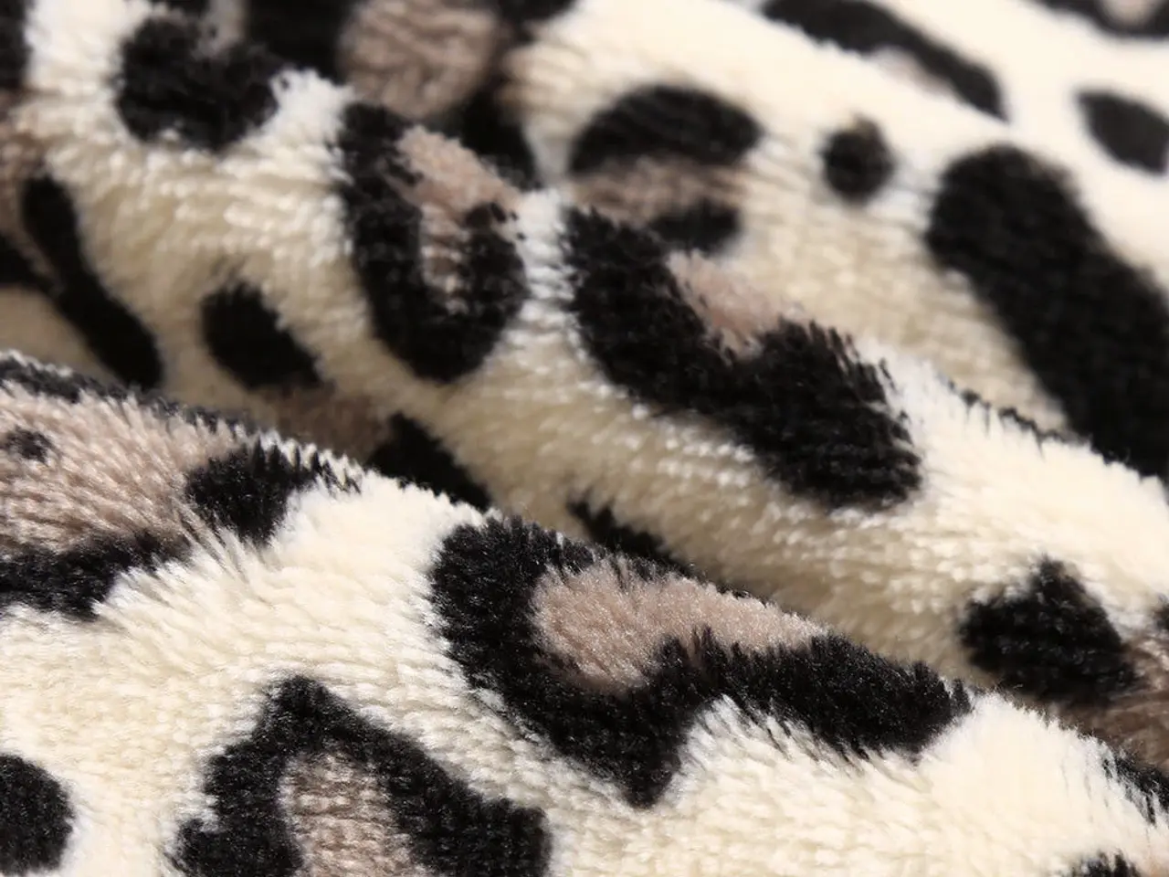 Billede 5 - frakke(cardigan) i Leopard print... i large.