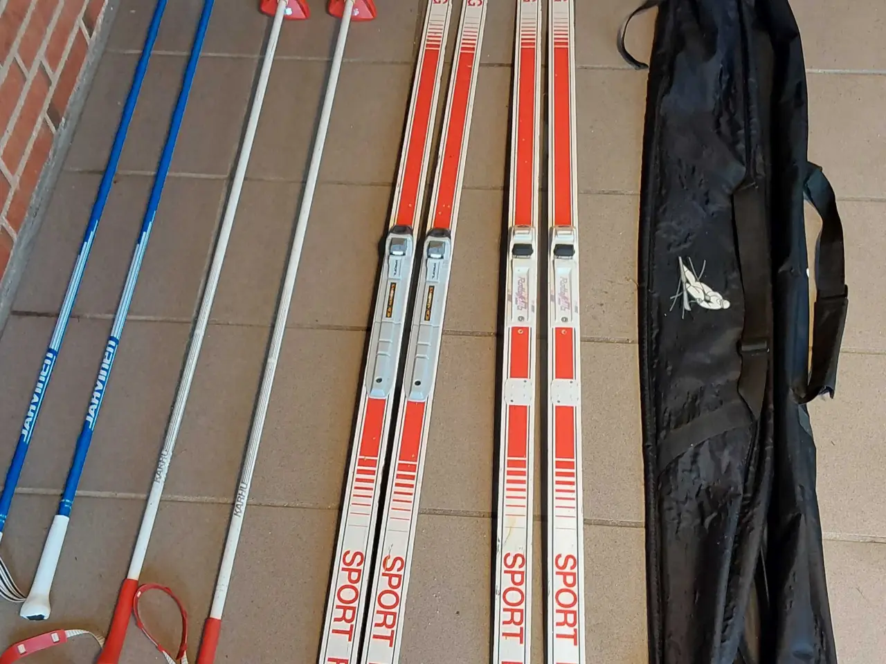 Billede 1 - Langrend ski 2 par på 2 m stave og opbevaringspose