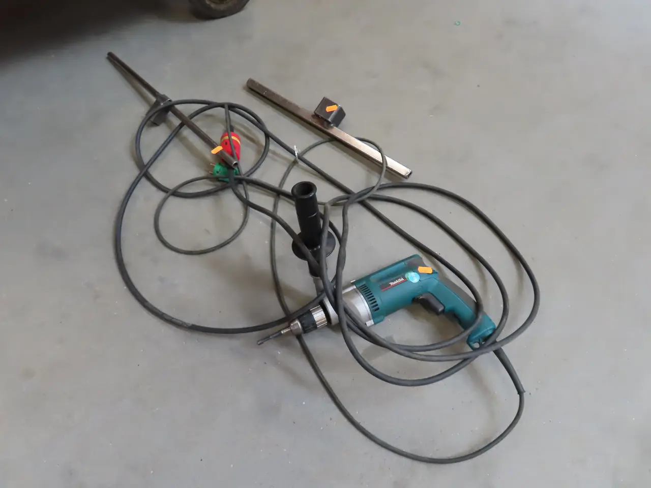 Billede 1 - Slagboremaskine MAKITA DP4003
