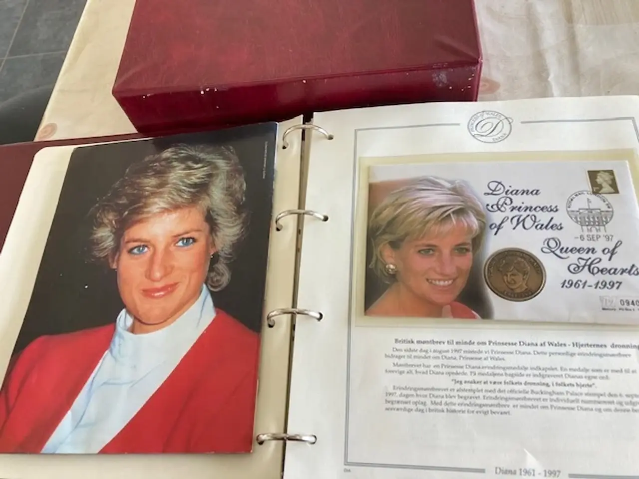Billede 1 - Diana-Album m/frimærker og mønter og garantibevis