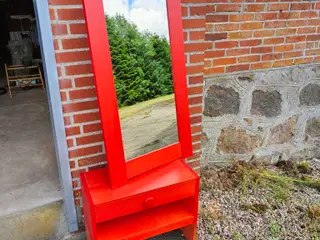 Flot 80'er entre sæt i rød