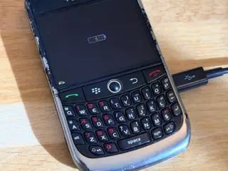 BlackBerry Curve 8900 retro smartphone samler