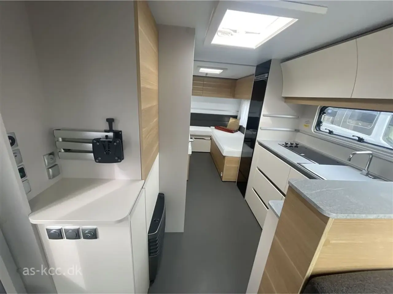 Billede 5 - 2022 - Adria Adora 613 UL   Adria Adora 613 UL årgang 2022 5 sovepladser, 6 siddepladser Isabella Penta fortelt 3,5 m. Dørmarkise til Penta SÆLGES FOR KUNDE