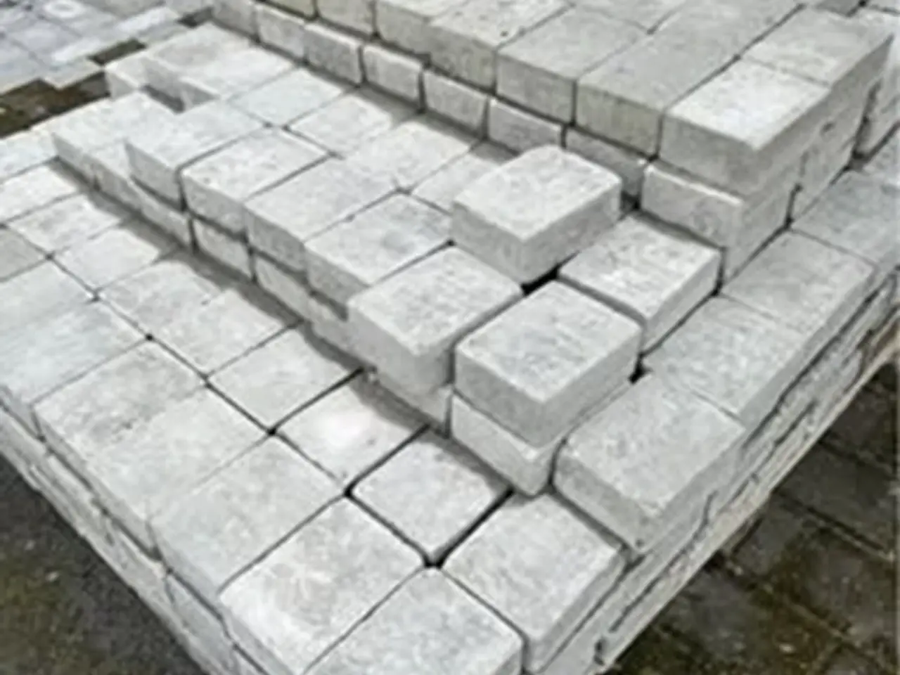 Billede 2 - IBF holmegaardsten grå halve 14×10,5 x 5,5 & 7 cm