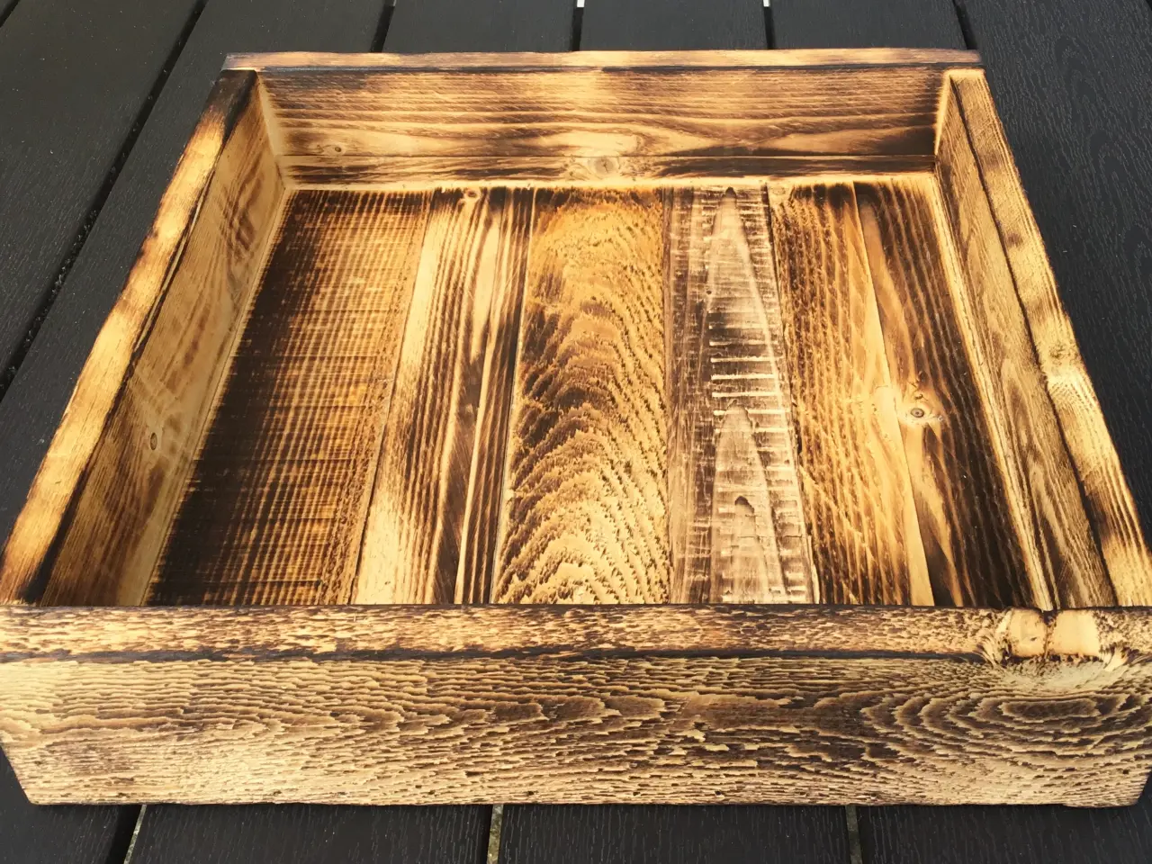 Billede 4 - Overflade brændt bakke i genbrugstræ 35 x 35