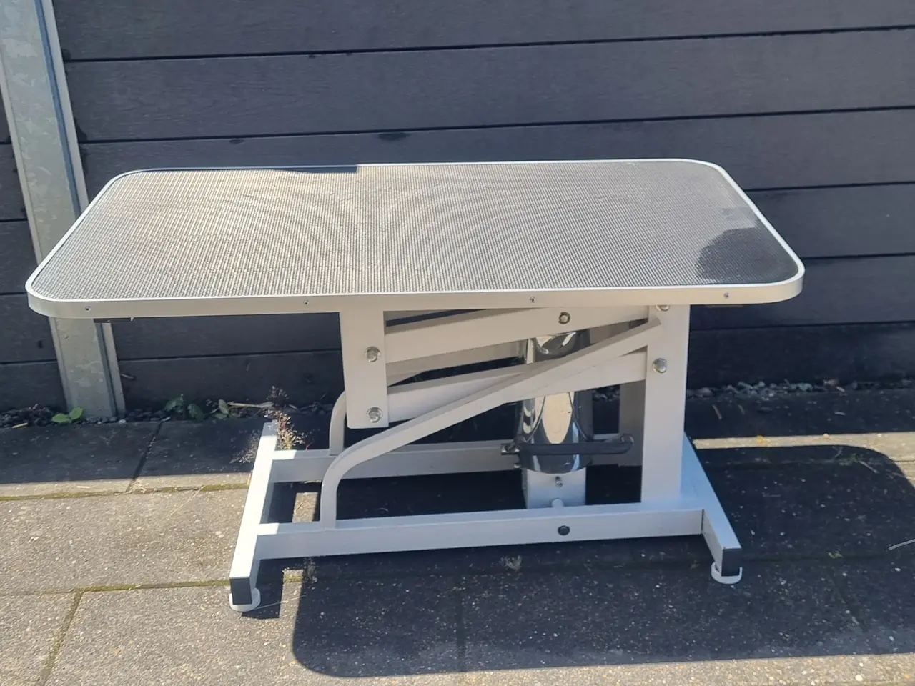 Billede 1 - Ergonomisk klippe/plejebord til kæledyr