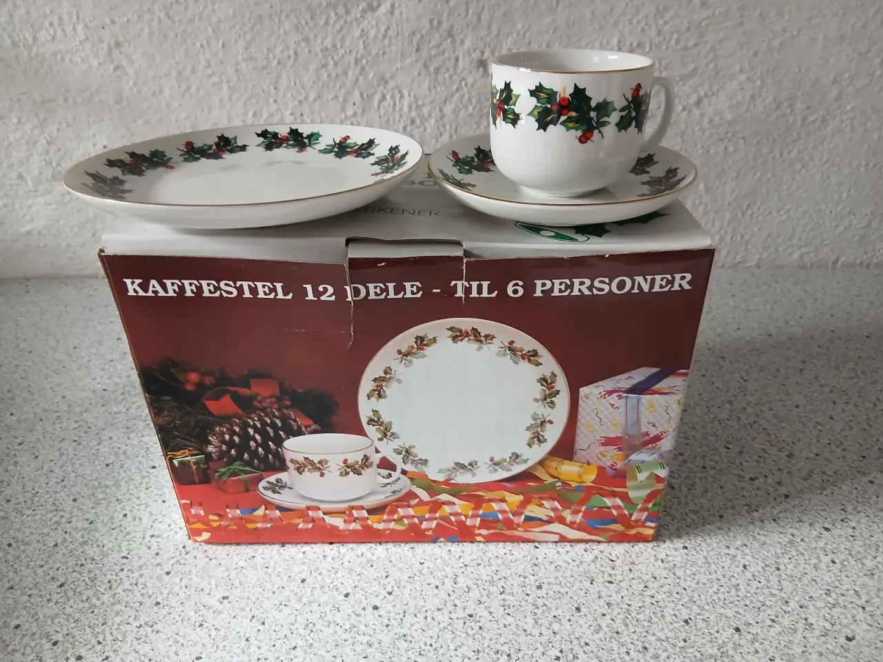 Billede 1 - Jule kaffestel til 6 pers.