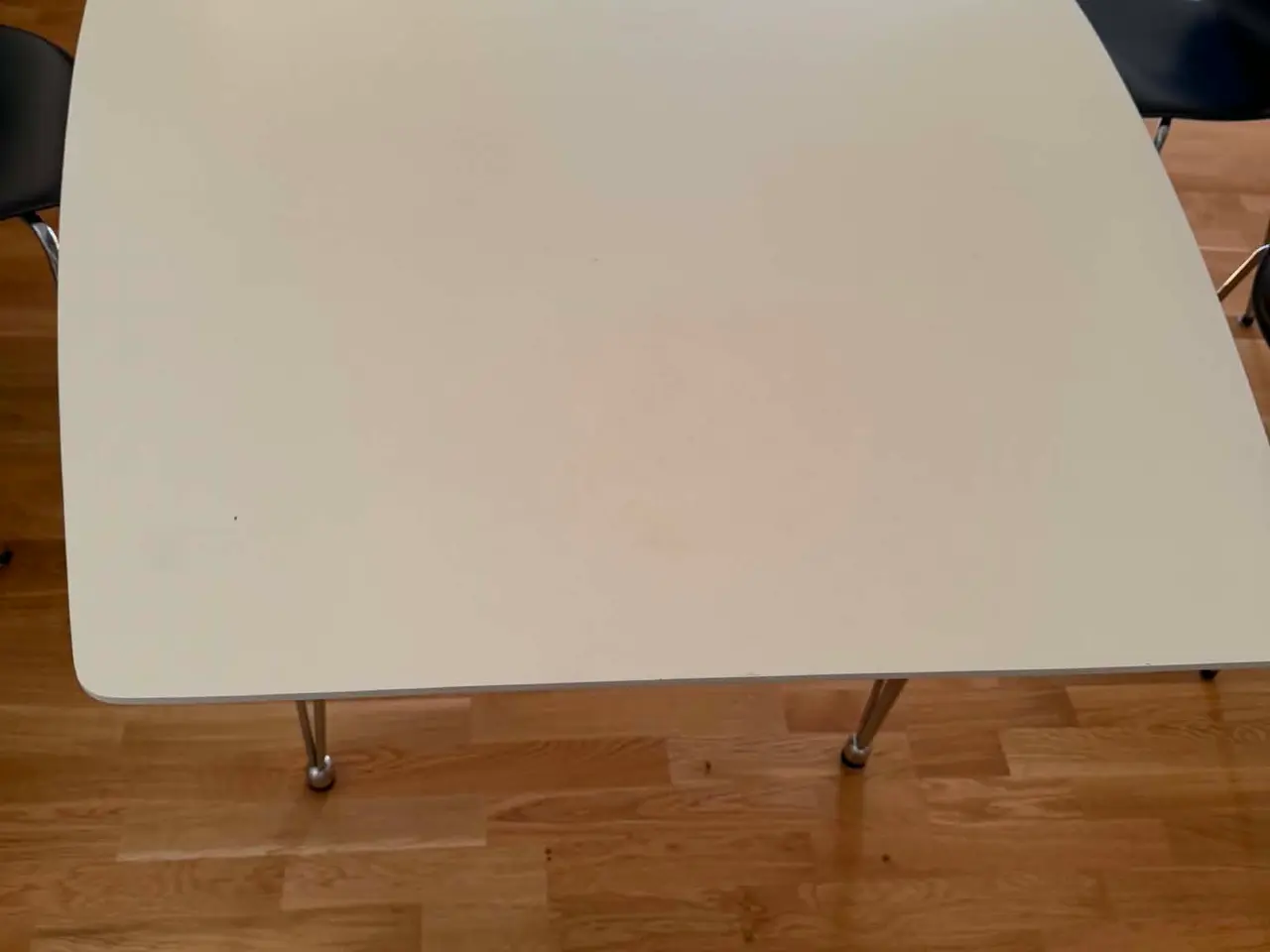 Billede 2 - Spise i hvid laminat