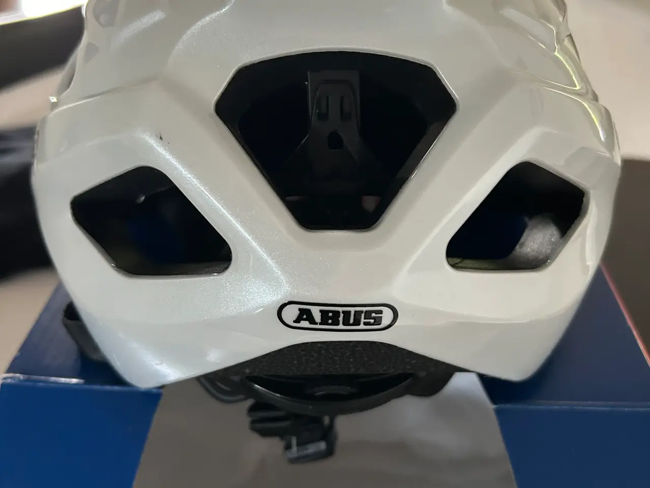 Billede 4 - Hvid ABUS Cykelhjelm