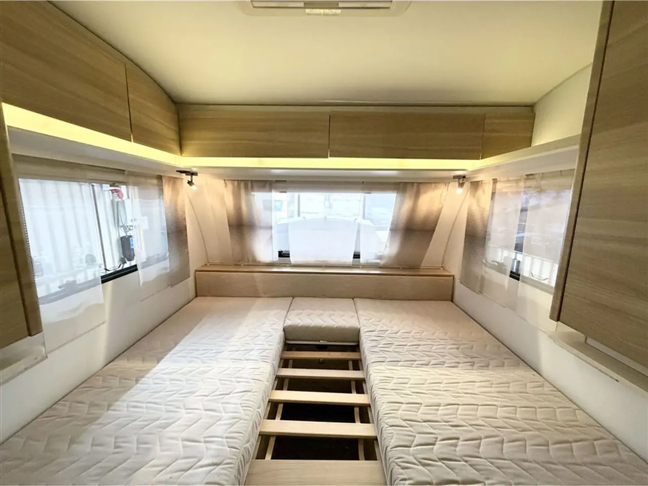 Billede 16 - 2015 - Adria Altea 492 LU Enkeltsenge-Lamel-Mover-Telt