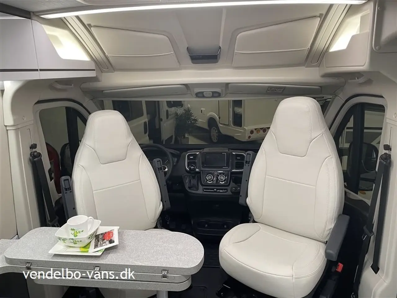 Billede 8 - 2022 - McLouis Menfys Van 04 Prestige Matic Det er CamperVan topudgaven med masser af udstyr - Prestige Matic